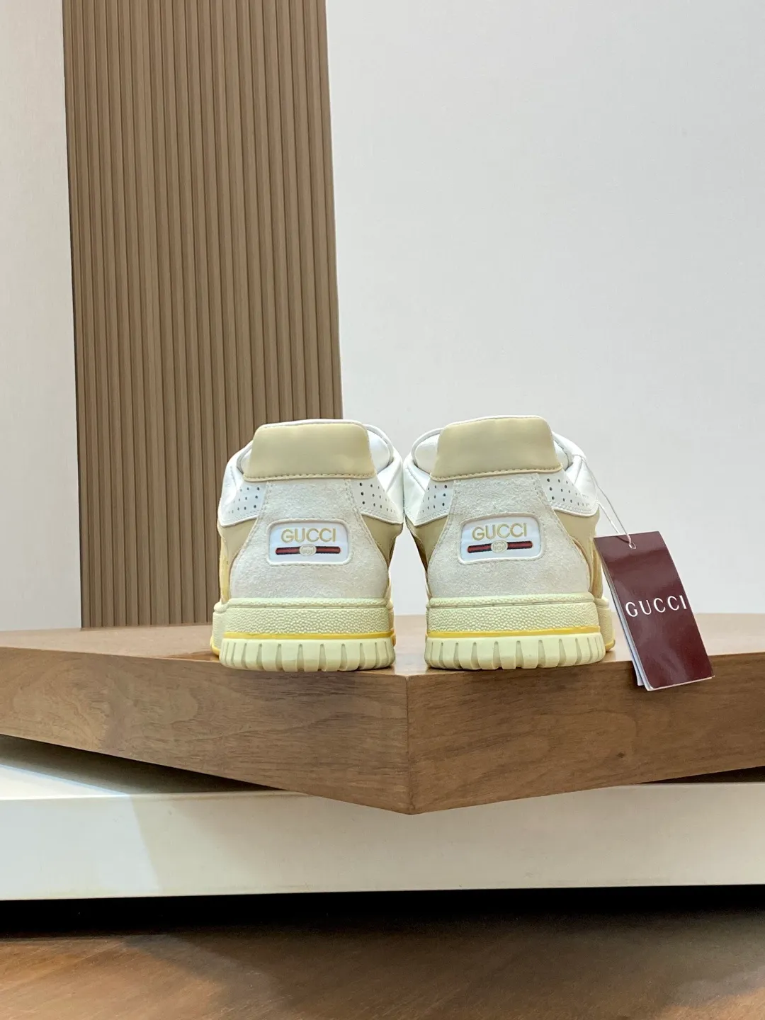 Men's Shoes 💰660 𝐆𝐮𝐜𝐜𝐢 𝐑𝐞-𝐖𝐞𝐛 As the first sneaker created by Sabato De Sarno for Gucci, the Re-Web series reinterprets the brand's classic stripes and sets off the modern silhouette design with bold and unique details. These shoes are crafted from white leather. This new sneaker is ingeniously decorated with many of the brand's classic details, and is equipped with a bright red and green webbing tongue, which will make people fall in love at first sight. White leather treated with a special process for softness and luster, with an embossed grainy texture. Script Gucci logo and interlocking G web label with Interlocking G and script Gucci logo. Rubber outsole with interlocking G detail eyelets. Web tongue. Size: 39-44 (customized for sizes 38 and 45)